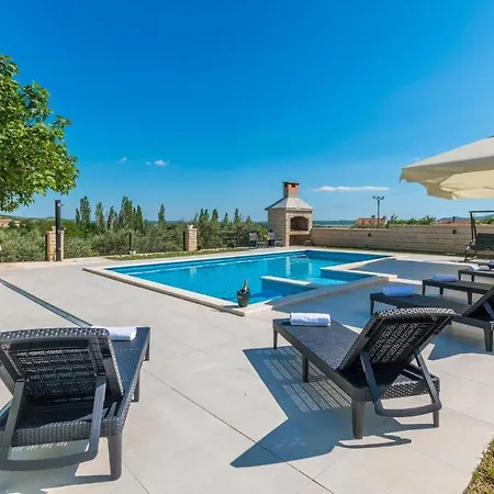 Nice In With Outdoor Swimming Pool *