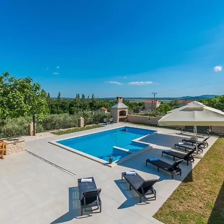 Nice In With Outdoor Swimming Pool Holiday home *
