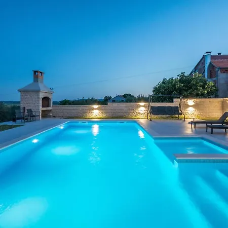 Nice In With Outdoor Swimming Pool *