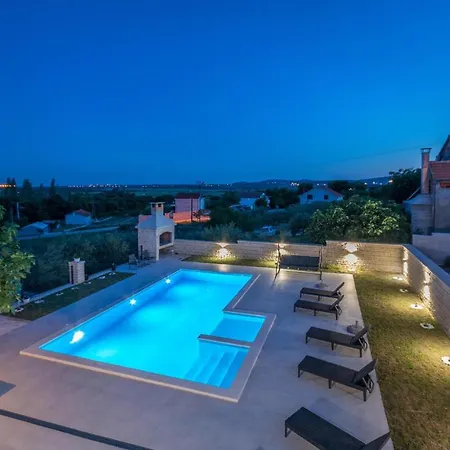 Holiday home Nice In With Outdoor Swimming Pool *